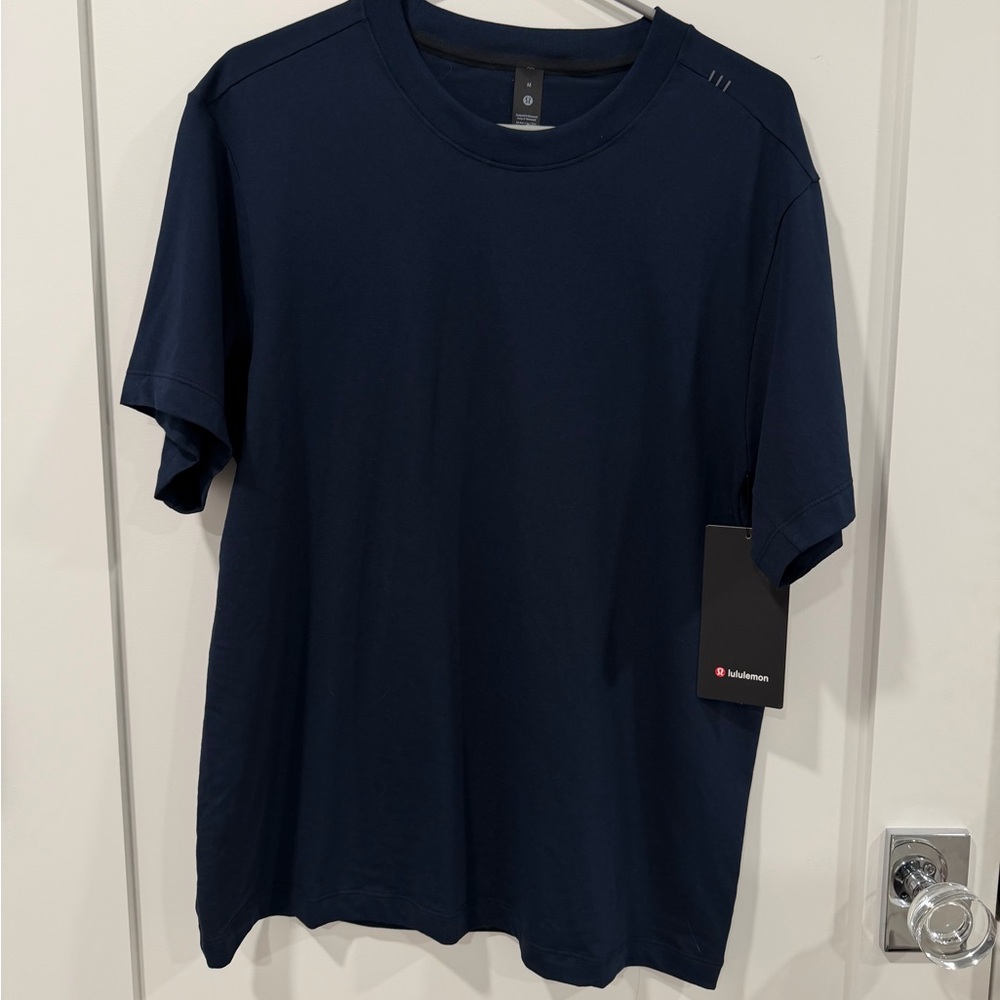 lululemon athletica Men's Deep Blue Short Sleeve Tee